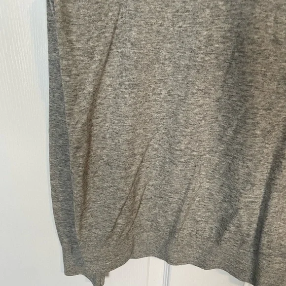 V-neck Basic Knit Sweater - Picture 3 of 6